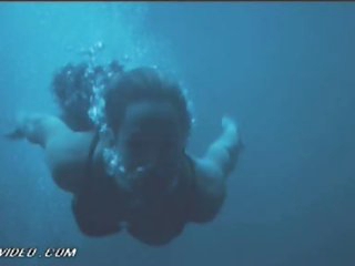 Gorgeous Jennifer Garner Swimming
